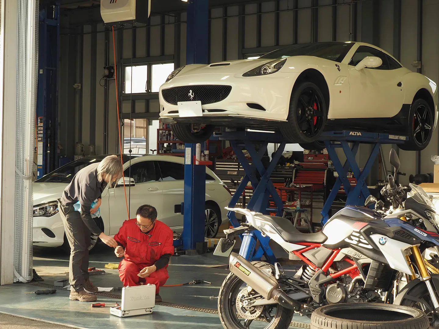 取扱サービス紹介用の輸入車整備イメージ